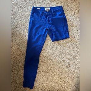 Woman’s skinny jeans